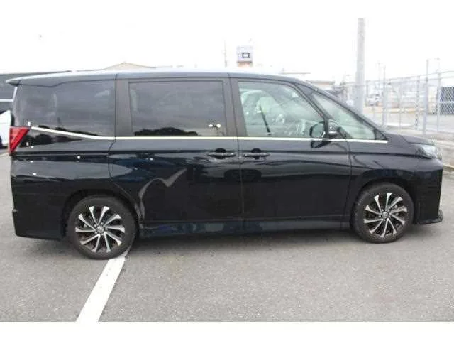 Toyota NOAH 2022 — миниатюра 4