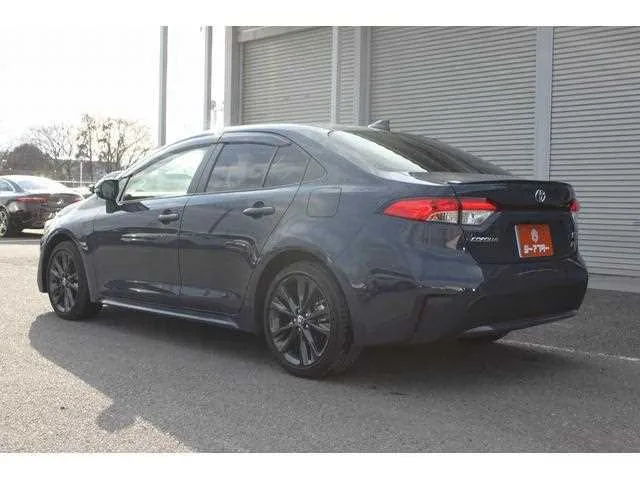 Toyota Corolla Sedan 2023 — миниатюра 2