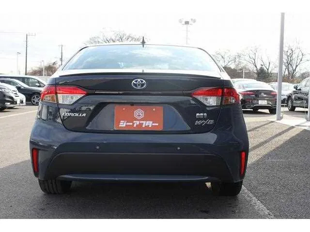Toyota Corolla Sedan 2023 — миниатюра 4