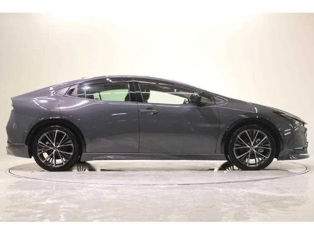 Toyota Prius 2023 — миниатюра 3