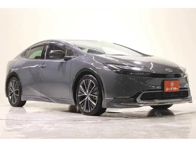 Toyota Prius 2023 — фото 1, купить с доставкой в Москву