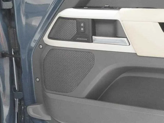 Land Rover Defender 2022 — миниатюра 5
