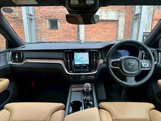 Volvo V60 2025 — миниатюра 2