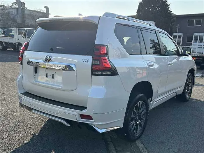 Toyota Land Cruiser Prado TX-L 2023 — миниатюра 2