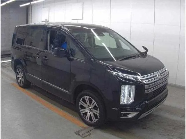Mitsubishi Delica D:5 2023 — фото 1, купить с доставкой в Москву