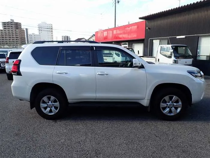 Toyota Land Cruiser Prado TX 2022 — миниатюра 3