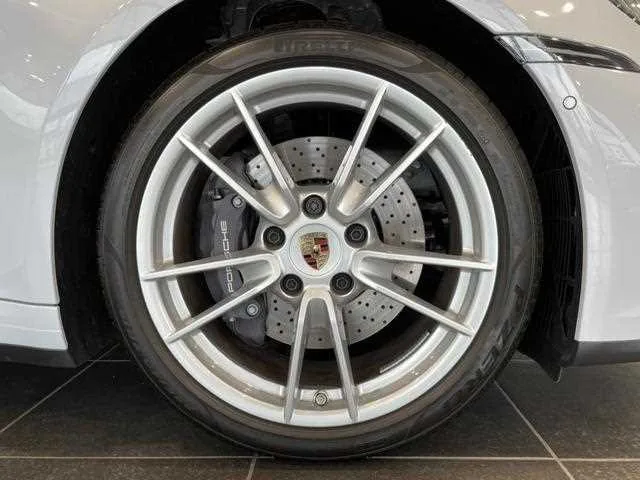 Porsche 911 2025 — миниатюра 5