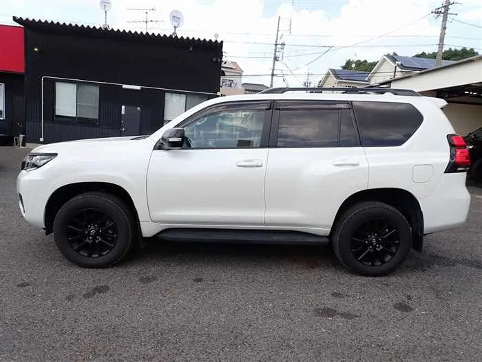 Toyota Land Cruiser Prado TX-L Matte Black Edition 2023 — миниатюра 2