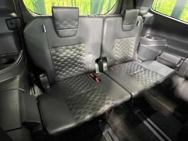 Toyota Voxy 2022 — миниатюра 3