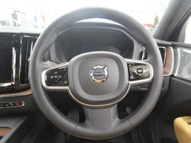 Volvo XC60 2024 — миниатюра 5