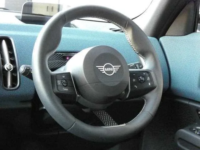 BMW MINI 2024 — миниатюра 3
