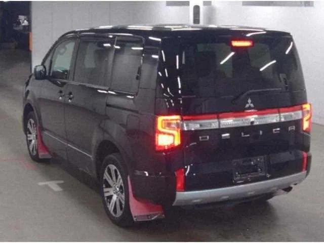 Mitsubishi Delica D:5 2023 — миниатюра 2