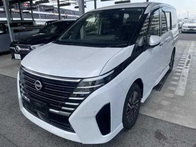 Nissan Serena 2023 — фото 1, купить с доставкой в Москву