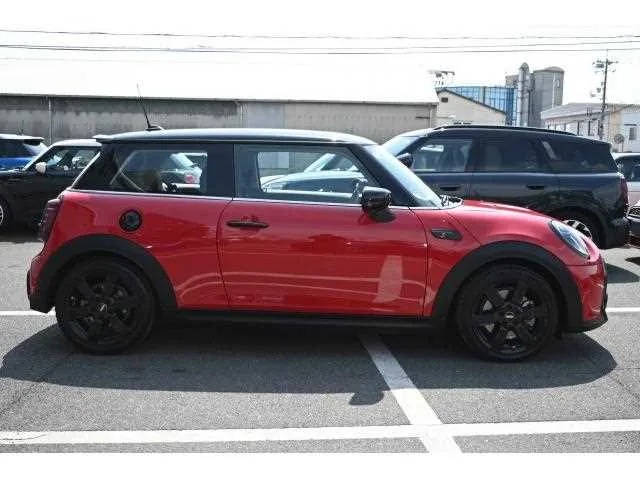 BMW MINI 2023 — миниатюра 2