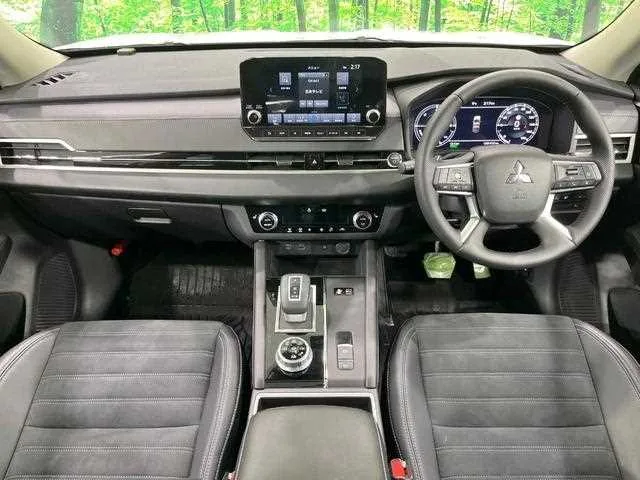 Mitsubishi Outlander 2022 — миниатюра 2