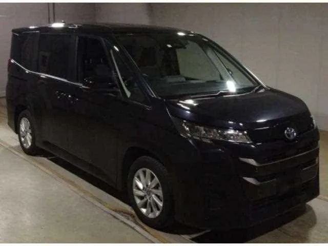 Toyota NOAH 2023 — фото 1, купить с доставкой в Москву