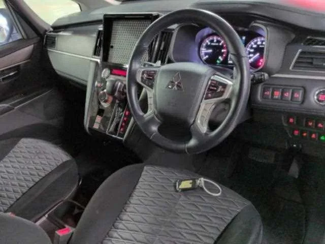 Mitsubishi Delica D:5 2022 — миниатюра 3