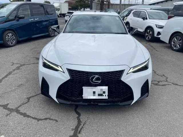 Lexus IS 2023 — фото 1, купить с доставкой в Москву