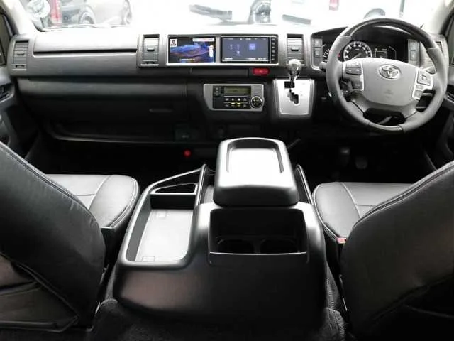 Toyota Hiace Wagon 2022 — миниатюра 2