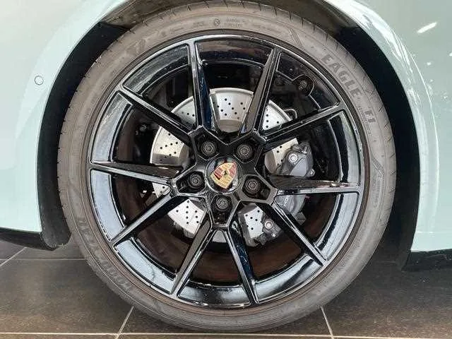 Porsche 911 2025 — миниатюра 3