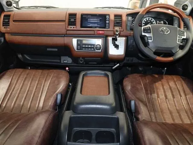 Toyota Hiace Van 2022 — миниатюра 2