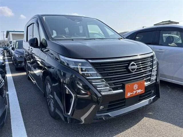 Nissan Serena 2023 — фото 1, купить с доставкой в Москву