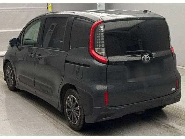 Toyota Sienta 2023 — миниатюра 2