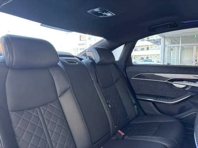 Audi S8 2023 — миниатюра 2