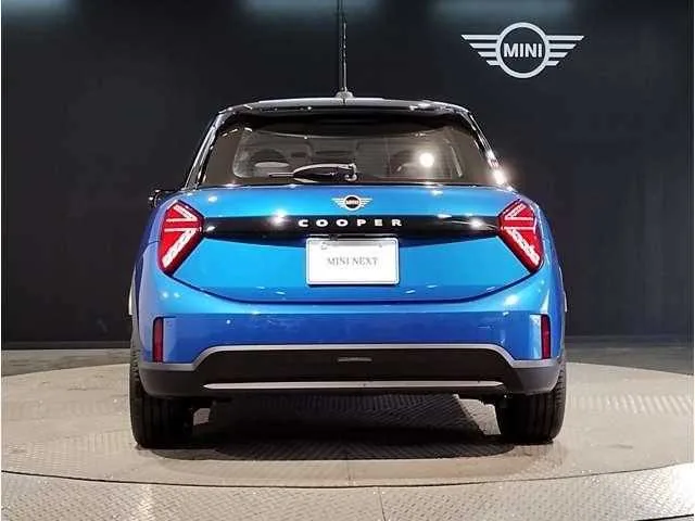 BMW MINI 2025 — миниатюра 2