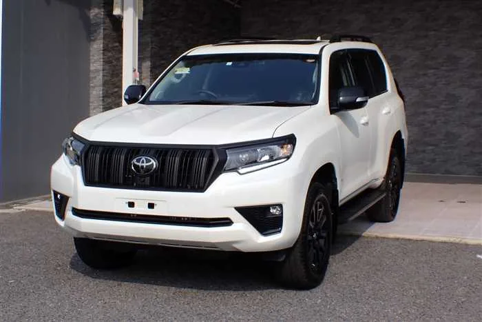 Toyota Land Cruiser Prado TX-L Matte Black Edition 2023 — фото 1, купить с доставкой в Москву