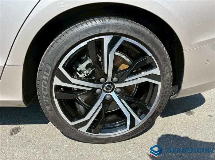 Volvo S60 Recharge Ultimate T6 AWD Plug In Hybrid/SR 2023 — миниатюра 4