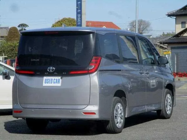 Toyota Noah 2022 — миниатюра 2