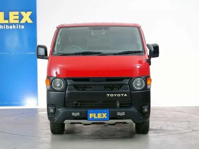 Toyota Hiace Van 2023 — миниатюра 3