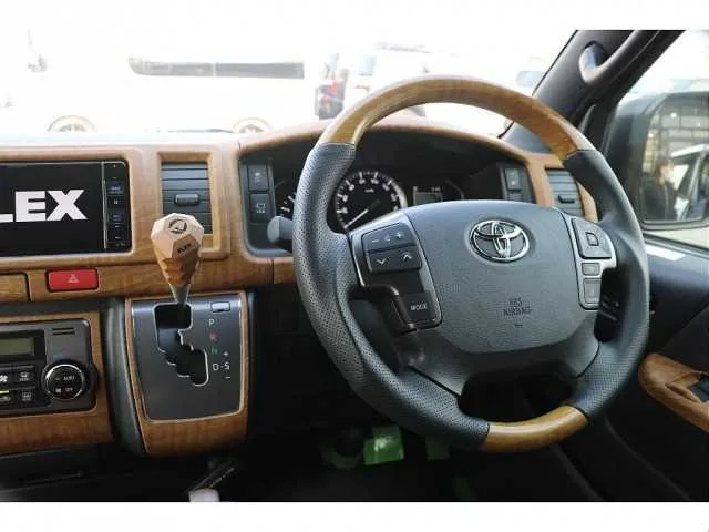 Toyota Hiace Van 2023 — миниатюра 3