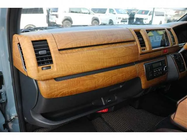 Toyota Hiace Van 2023 — миниатюра 5