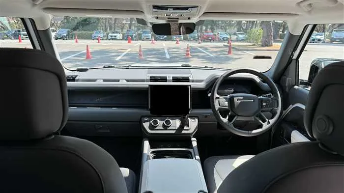 Land Rover Defender 110 X HSE D300 2024 — миниатюра 2