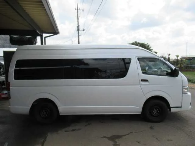 Toyota Hiace Van 2022 — миниатюра 5