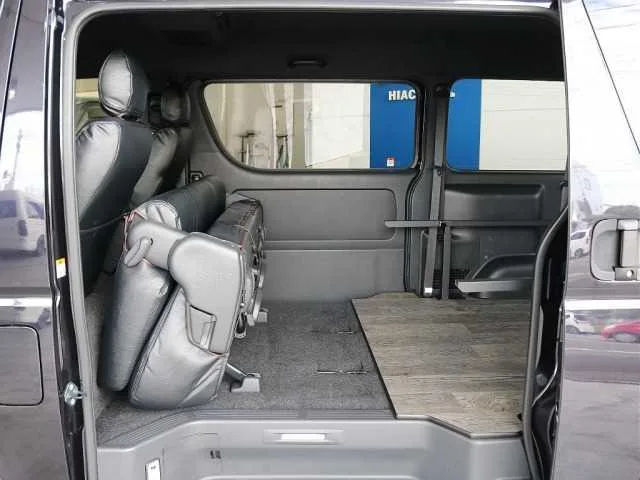 Toyota Hiace Van 2023 — миниатюра 4