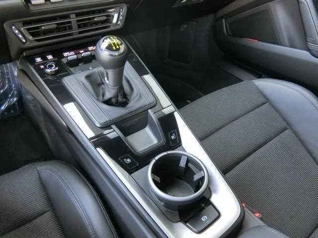 Porsche 911 2022 — миниатюра 5