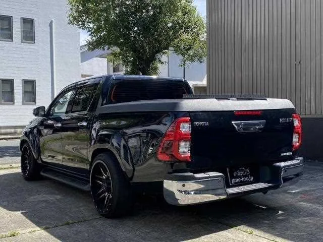 Toyota Hilux 2022 — миниатюра 2
