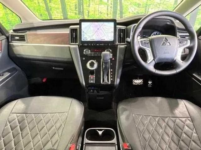 Mitsubishi Delica D:5 2024 — миниатюра 2