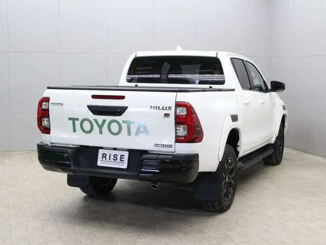 Toyota Hilux 2023 — миниатюра 3