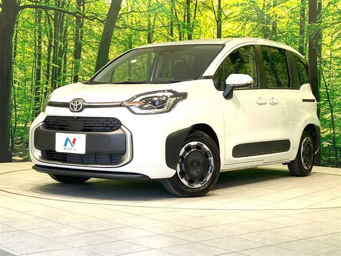 Toyota Sienta 2025 — фото 1, купить с доставкой в Москву