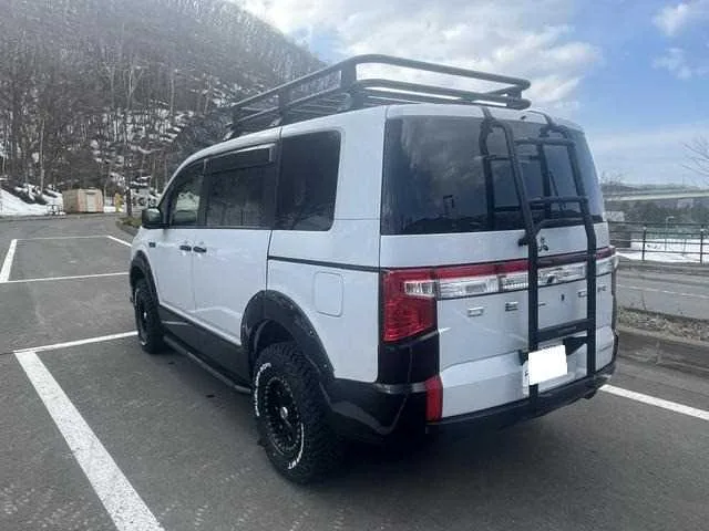 Mitsubishi Delica D:5 2024 — миниатюра 2