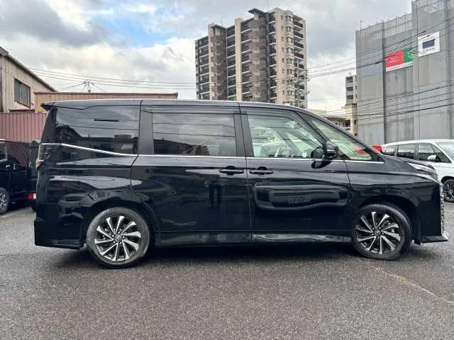 Toyota Voxy 2022 — миниатюра 4