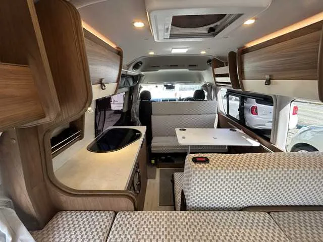 Toyota Hiace Van 2024 — миниатюра 5