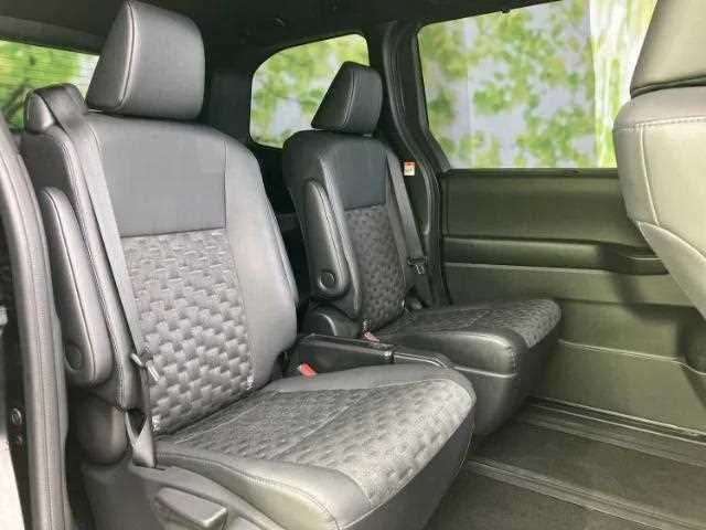 Toyota Voxy 2024 — миниатюра 2