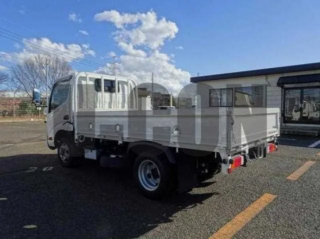 Hino Dutro 2024 — миниатюра 4
