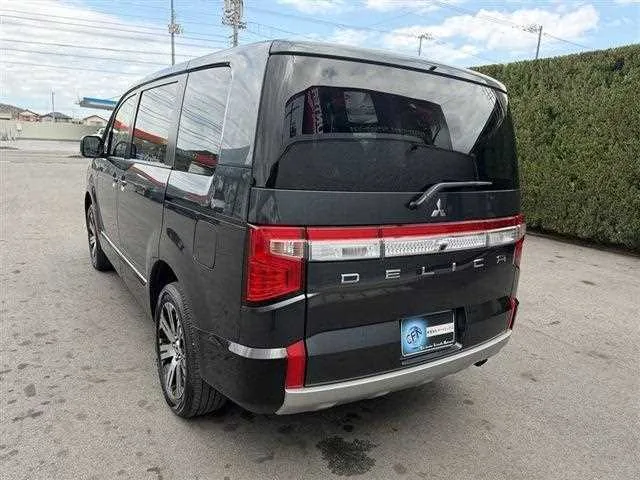 Mitsubishi Delica D:5 2024 — миниатюра 4