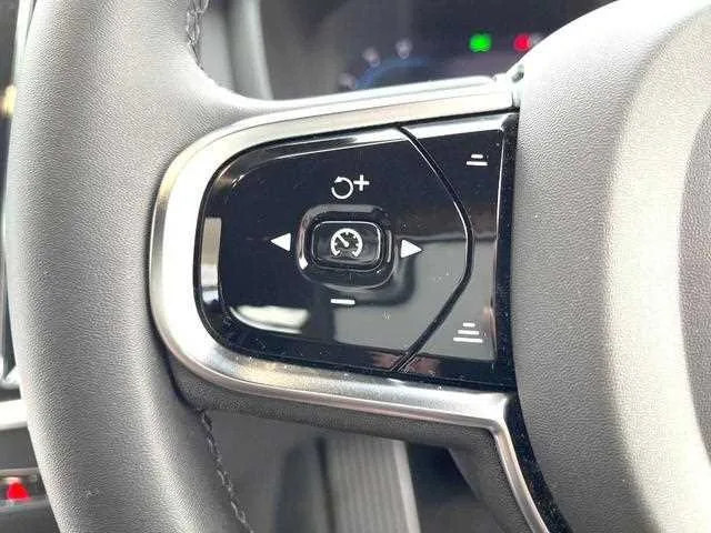 Volvo V60 2023 — миниатюра 4